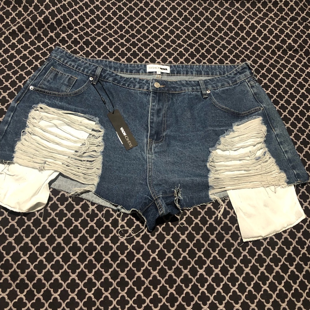 Fashion Nova Womens Bite The Dust Distressed Denim Blue Shorts Sz 22 R18